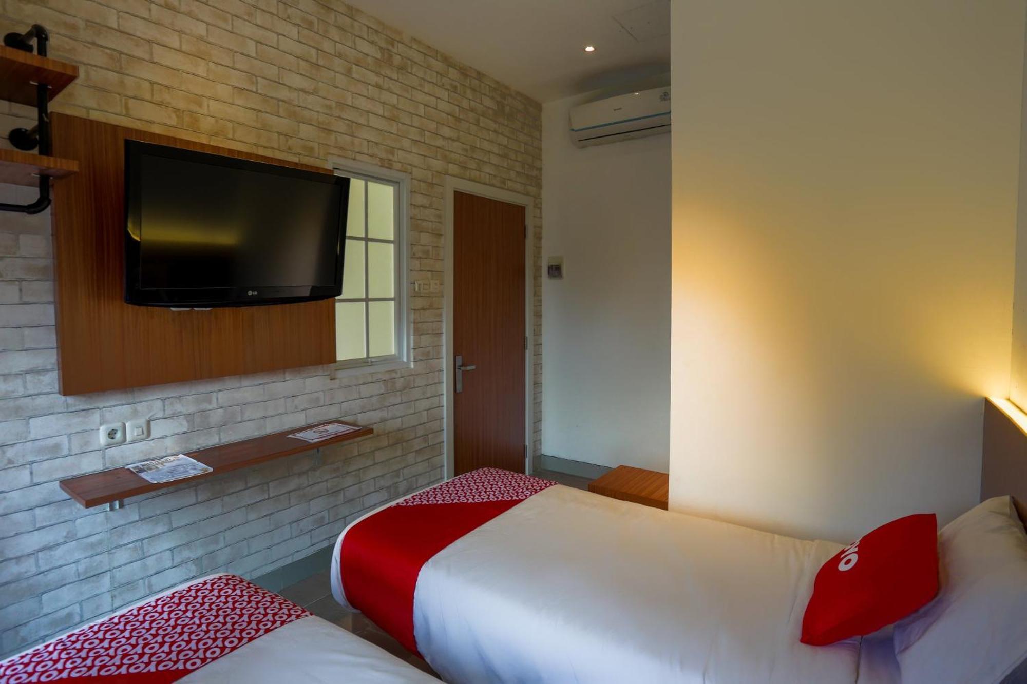 Super Oyo 3109 Point Inn Jakarta Buitenkant foto