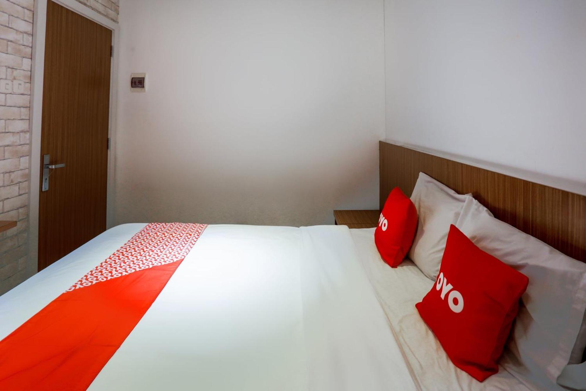 Super Oyo 3109 Point Inn Jakarta Buitenkant foto