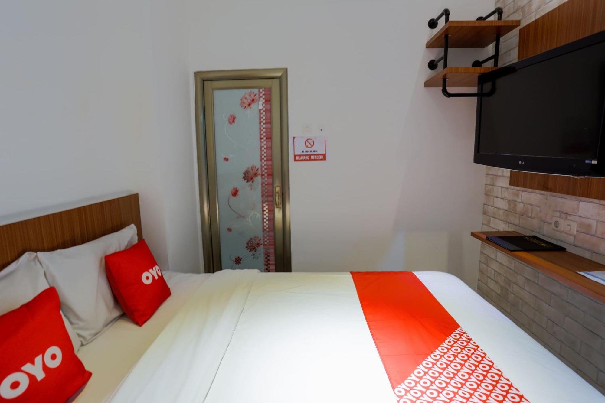 Super Oyo 3109 Point Inn Jakarta Buitenkant foto