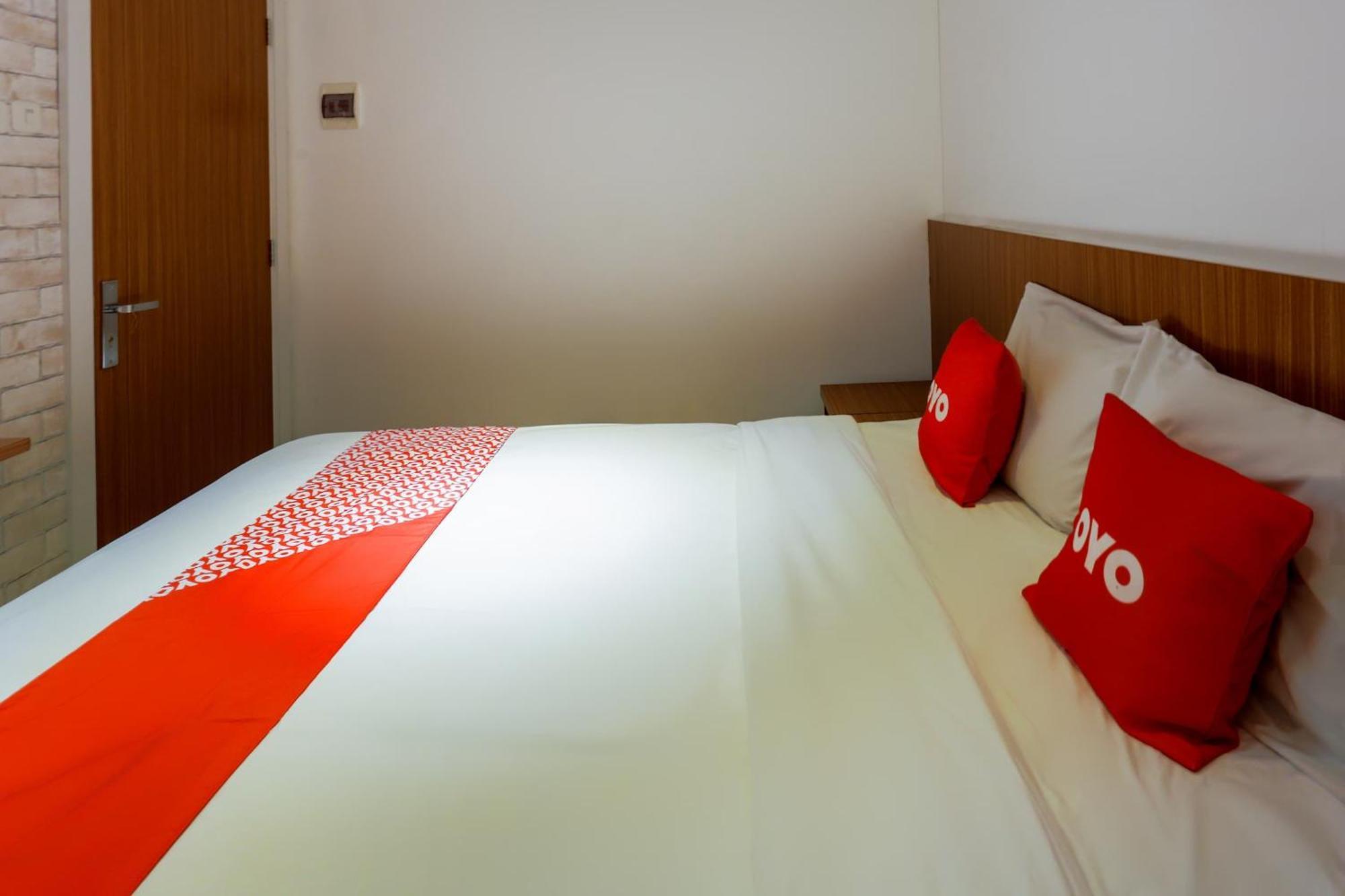 Super Oyo 3109 Point Inn Jakarta Buitenkant foto