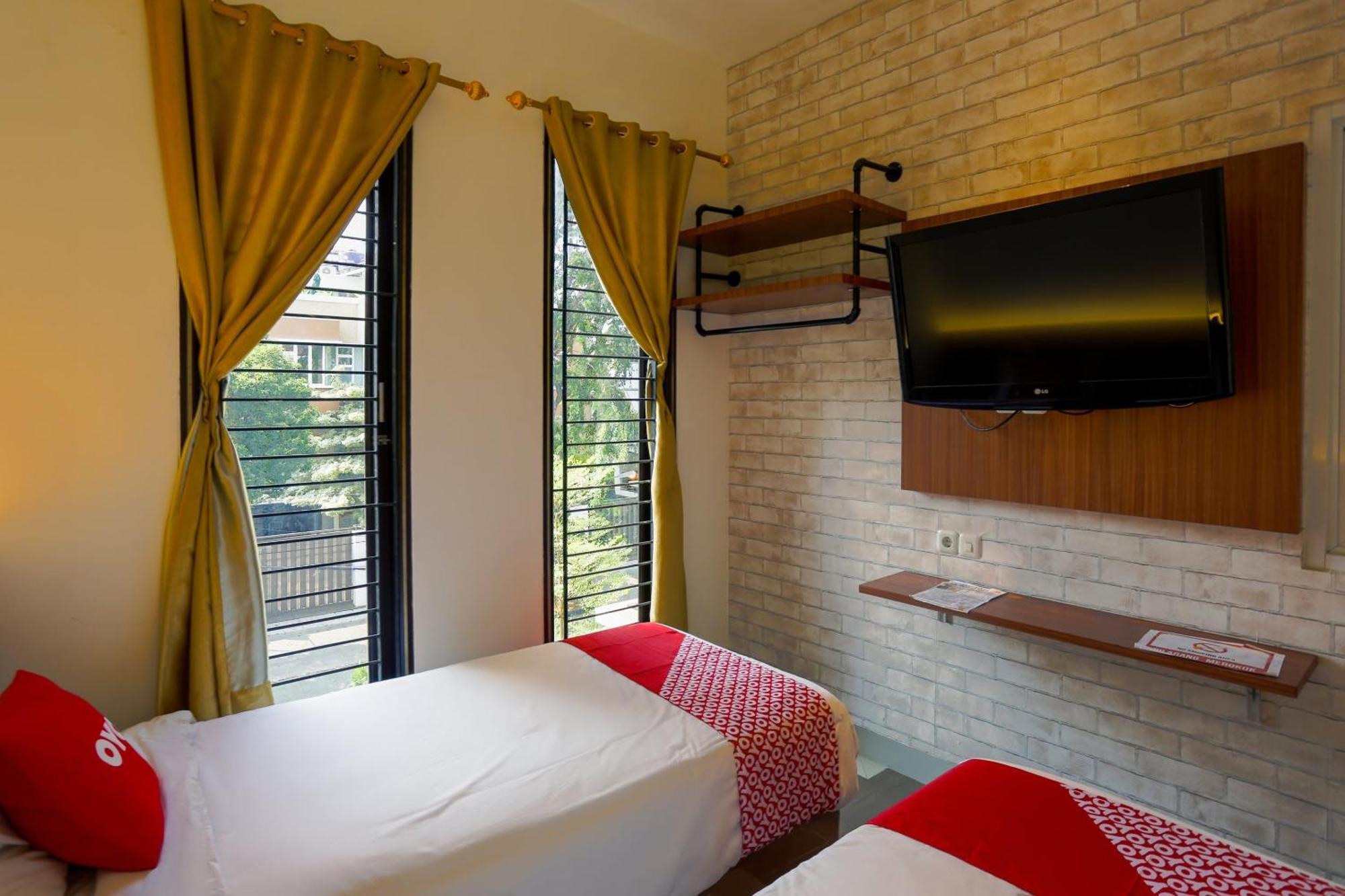 Super Oyo 3109 Point Inn Jakarta Buitenkant foto
