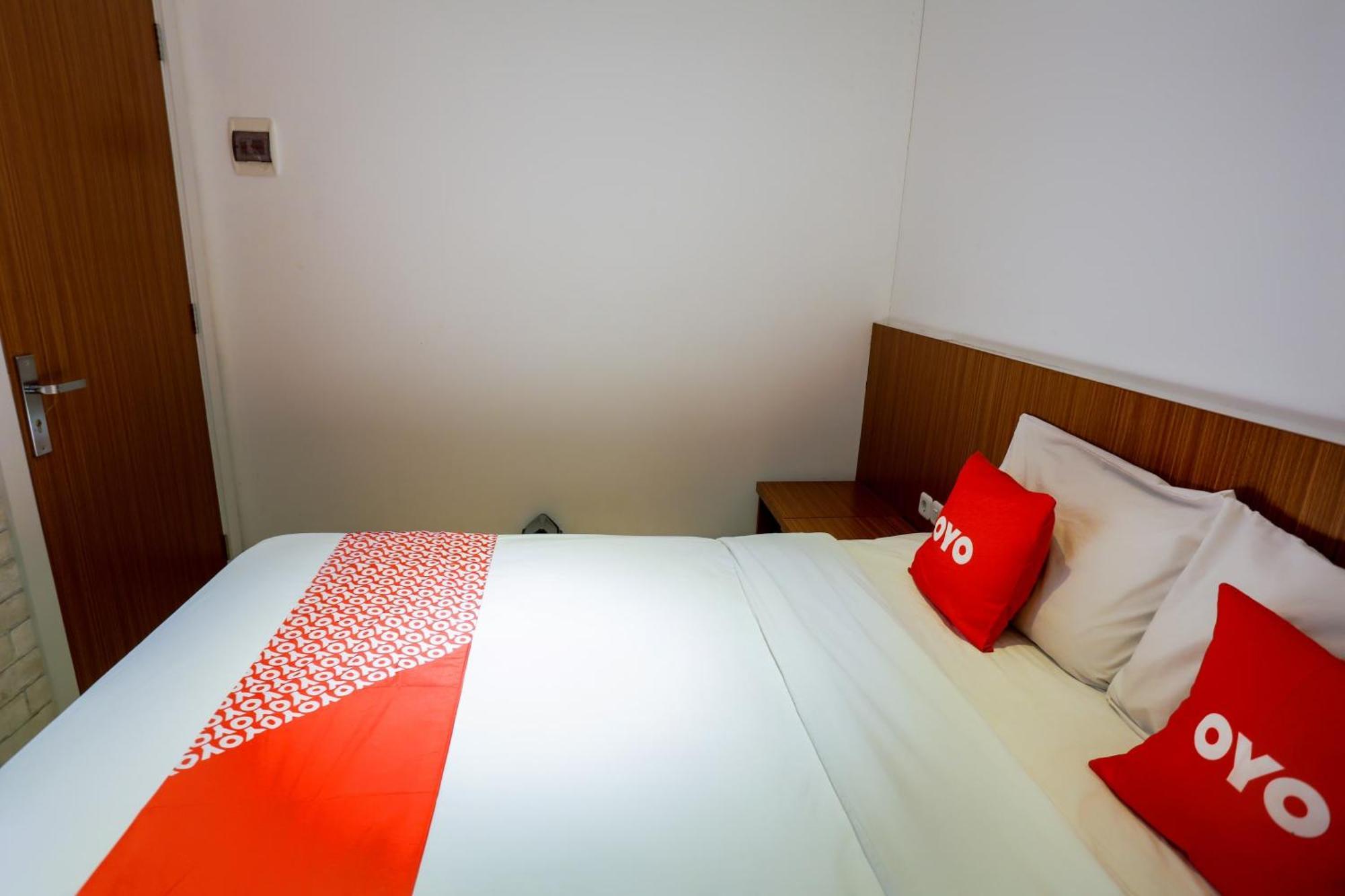 Super Oyo 3109 Point Inn Jakarta Buitenkant foto